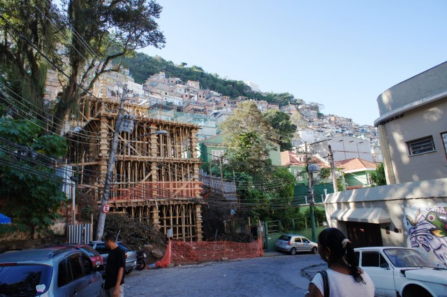 Pavão-Pavãozinho in more peaceful times, with investment in new construction after pacification