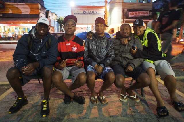 Troféus dos pés à cabeça