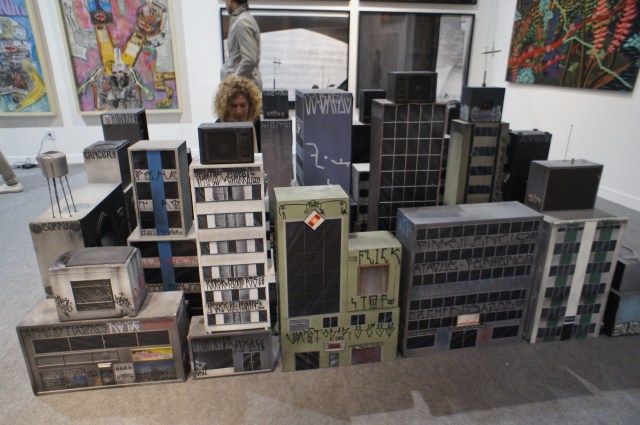 A lot of concrete, in the model by the São Paulo Triplex collective