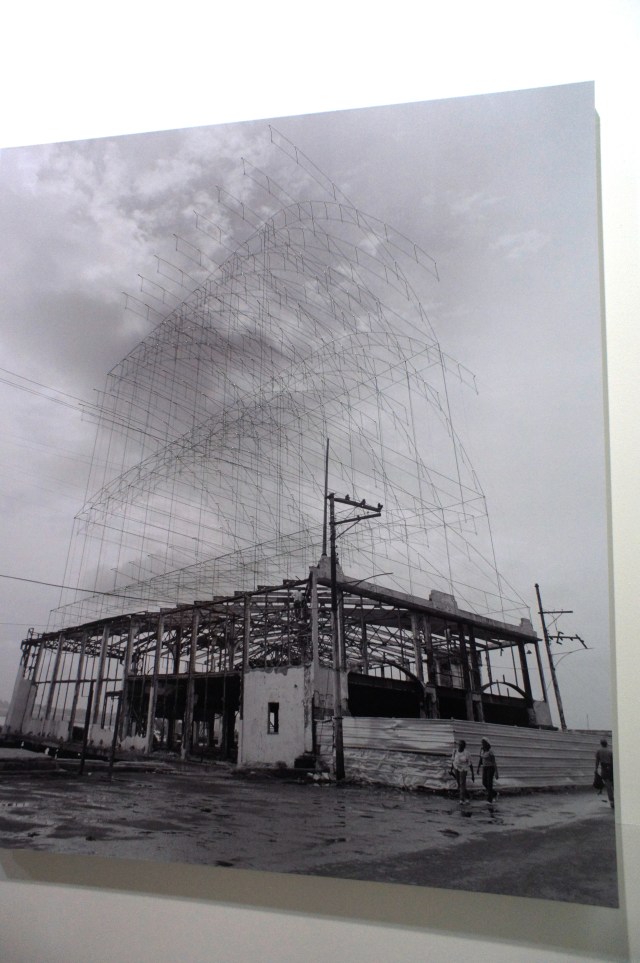 Puerto, by Cuban Carlos Garaicoa, thread and photo. The kind of imagining now going on in Rio