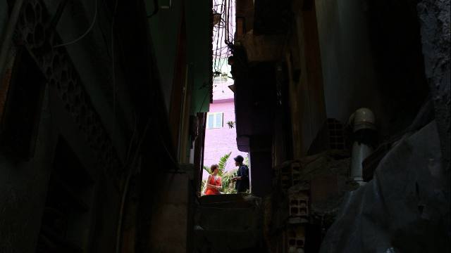 Talking with resident and former health worker Ana Costa Mendes, on Rua 4 in Rocinha, photo by Jimmy Chalk
