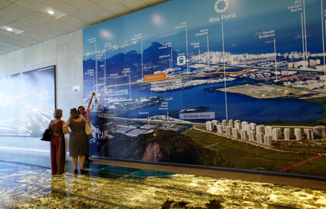 Apartamentos preparados para receber atletas olímpicos e paraolímpicos são vendidos agora para quem vai morar aqui depois dos Jogos Olímpicos: 3602 unidades em 32 prédios de 17 andares, para 18 mil atletas