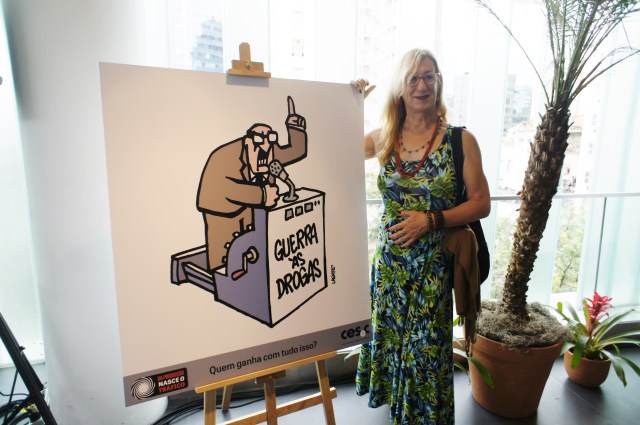 Laerte, com seu cartum que aponta quem aproveita da Guerra às Drogas